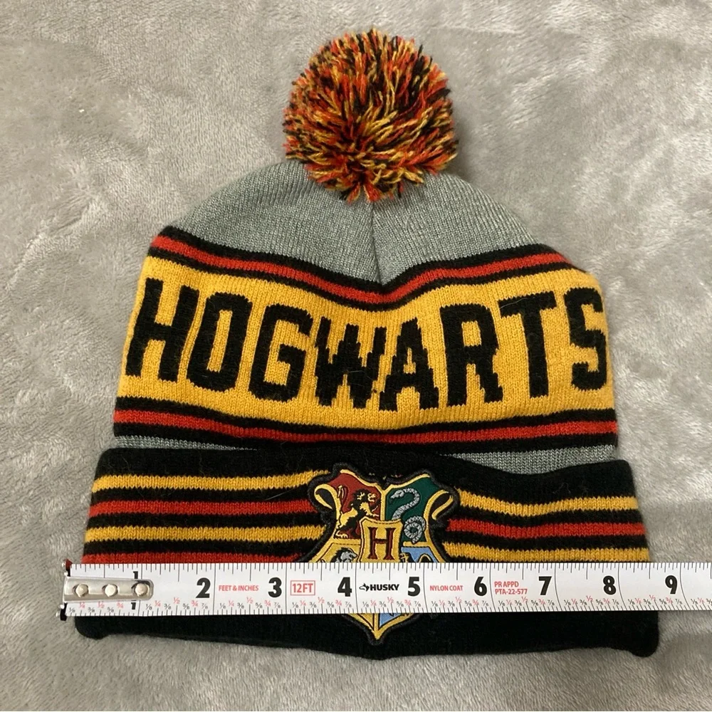 Harry Potter Warner Bros Hogwarts Knit Hat - Picture 5 of 9